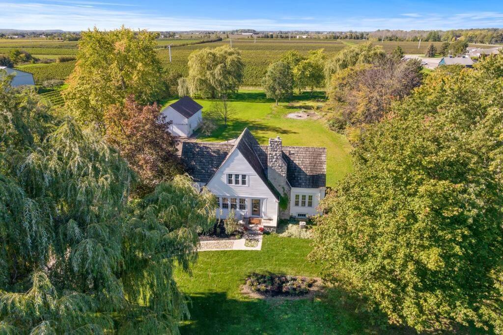 Waterfront Niagara-On-The-Lake Farmhouse On A Vineyard Villa Exterior photo