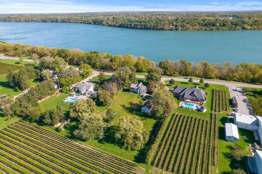 Waterfront Niagara-On-The-Lake Farmhouse On A Vineyard Villa Exterior photo