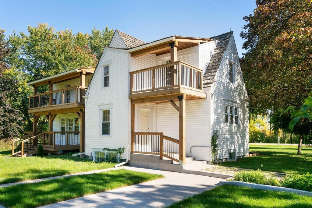 Waterfront Niagara-On-The-Lake Farmhouse On A Vineyard Villa Exterior photo